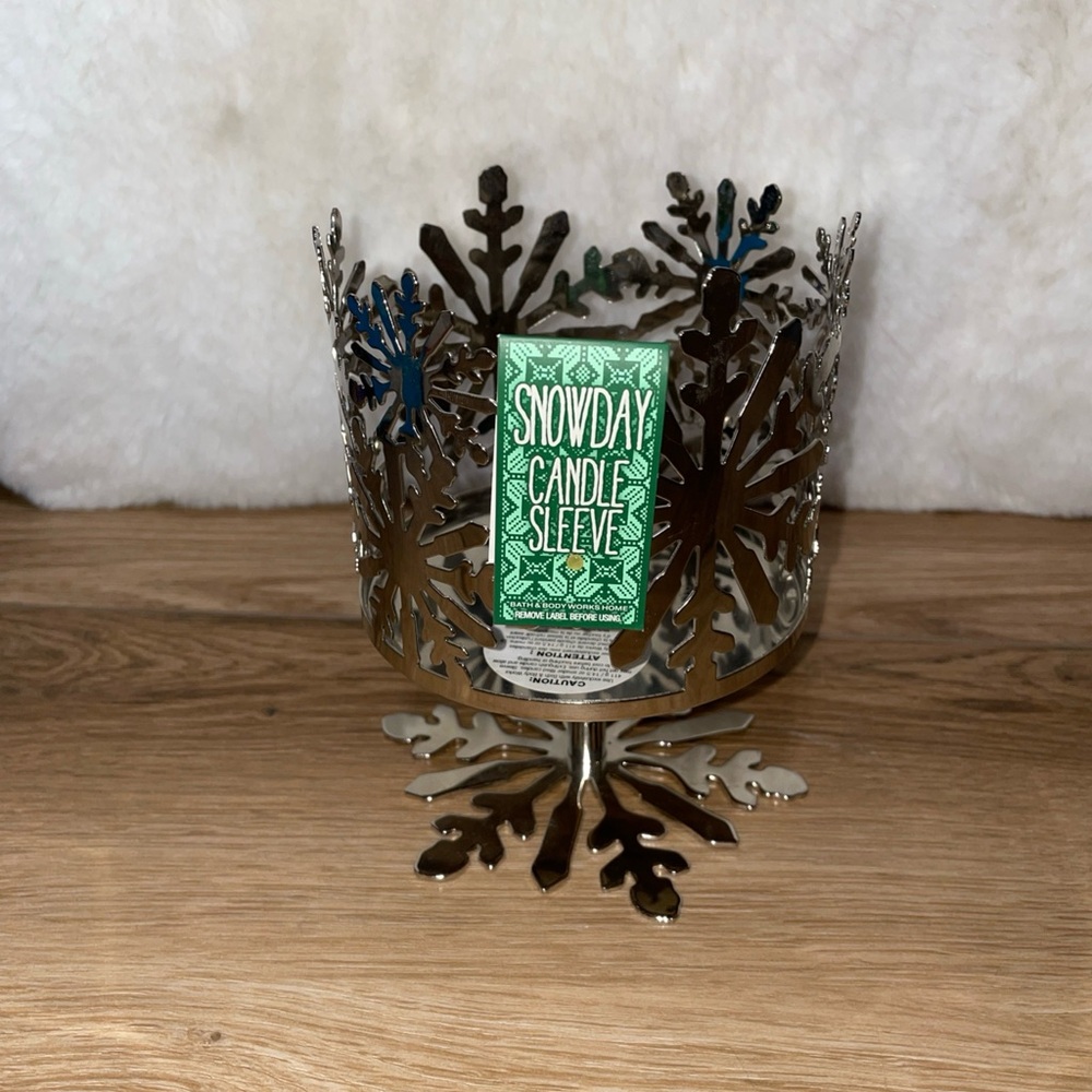 Bath & Body Works Snowday Metal Snowflake Candle Sleeve Holder